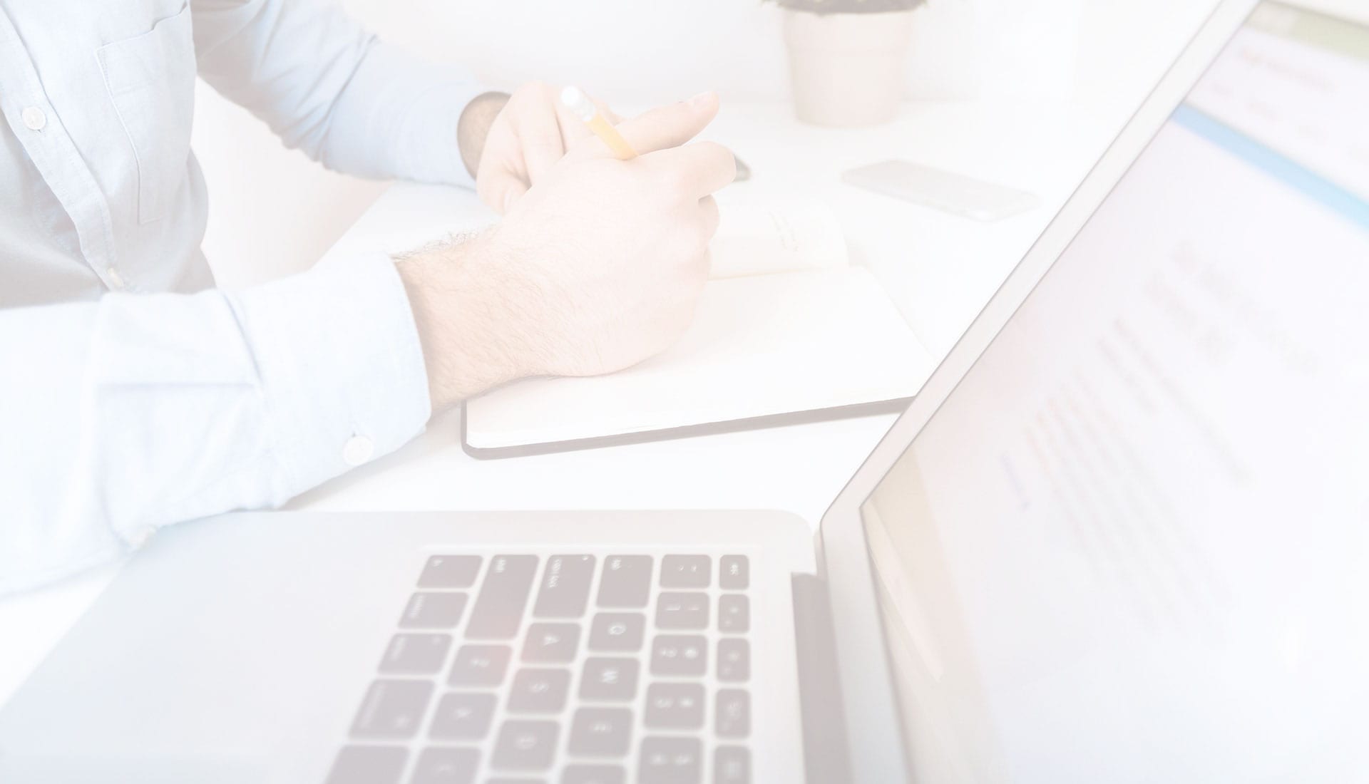 Usuario con ordenador portátil